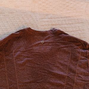EUC lululemon burgundy shirt medium